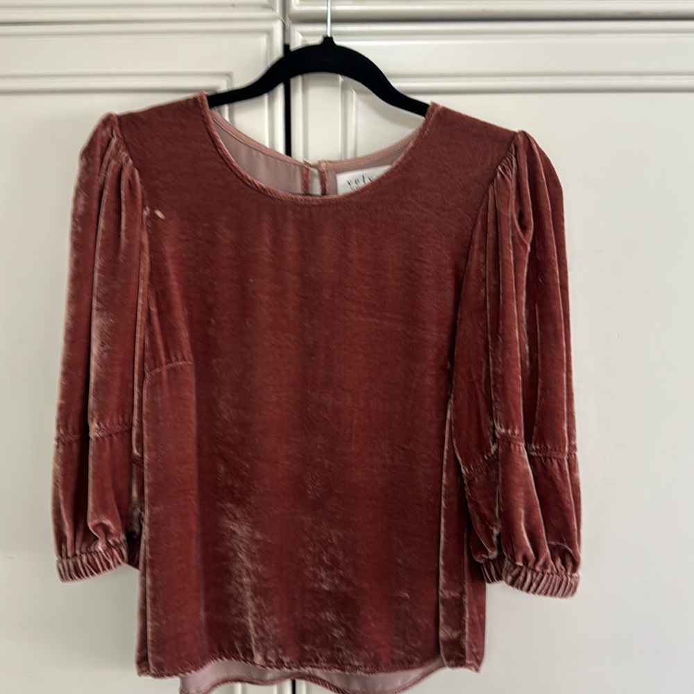 Velvet by Graham & Spencer size Small top